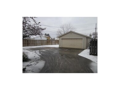 Concrete drive with large turnaround