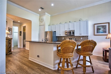 BREAKFAST BAR