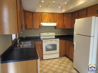 3615 SW Eveningside Dr, Topeka, KS 66614 - photo 7