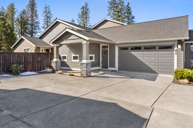 60447 Hedgewood Ln, Bend, OR 97702 - photo 2