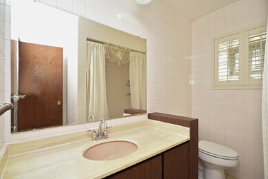 700 Keller Ave, Waukegan, IL 60085 - photo 4