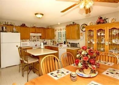 11 N Arthur St, Ludlow, MA 01056 - photo 3