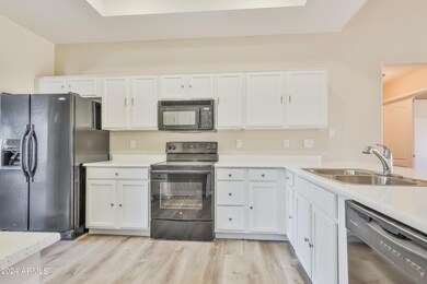 021-photo-kitchen-11922310