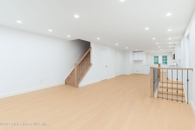 84 Winham Ave, Staten Island, NY 10306 - photo 3