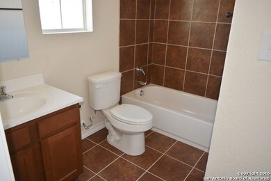 16832 Showdown Path unit 4, Selma, TX 78154 - photo 4