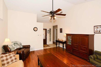 2701 S Oak Place, Broken Arrow, OK 74012 - photo 4