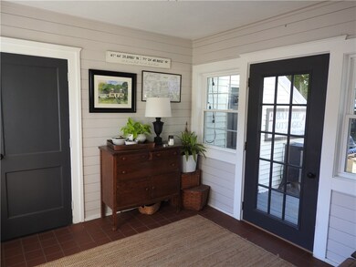 160 Kiwanee Rd, Warwick, RI 02888 - photo 2