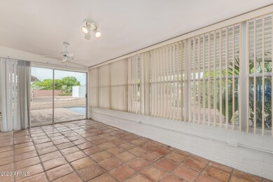 AZ room has windows, screens & wall A/C