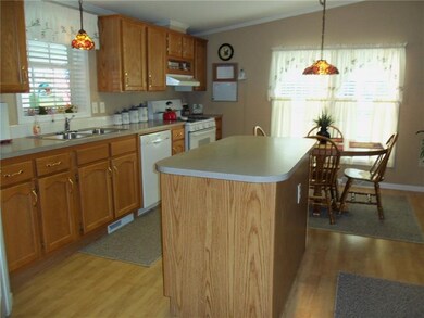 LARGE EAT-IN KITCHEN WITH NEW BOSCH DISHWASHER, CE
