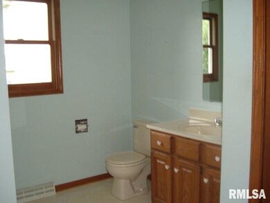 1011 Emerald Woods Ct, Davenport, IA 52806 - photo 2
