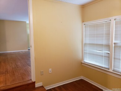 1026 E Humphreys St, Seguin, TX 78155 - photo 6