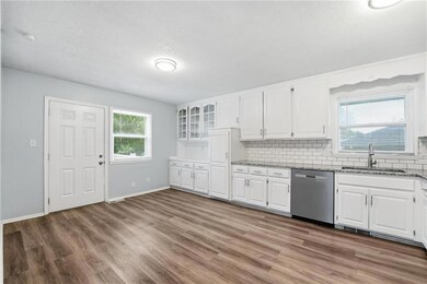 216 Bittersweet Ln, Lansing, KS 66043 - photo 6