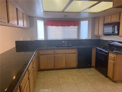 12566 Elmcroft Ln, Victorville, CA 92395 - photo 2