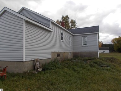 4266 Turtle Rd, Turner, MI 48765 - photo 5