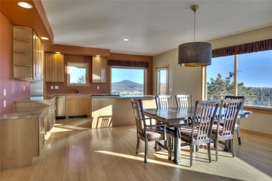 Plenty of room for several aspiring chefs to colla