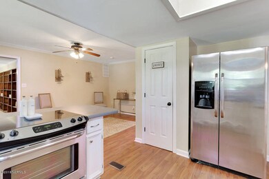 209 Cambridge Ct, Jacksonville, NC 28546 - photo 7