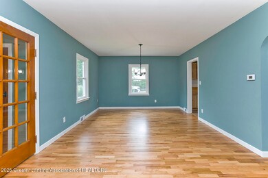 547 Kendon Dr, Lansing, MI 48910 - photo 6