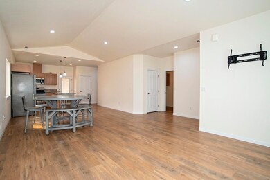 3854 Anthem Ave, White City, OR 97503 - photo 2