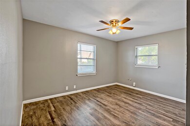Unfurnished room with plenty of natural light, bas