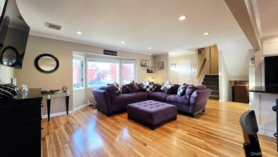 34 Melanie Ln, Syosset, NY 11791 - photo 5