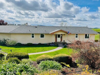 320 E Main St, Tekoa, WA 99033 - photo 2
