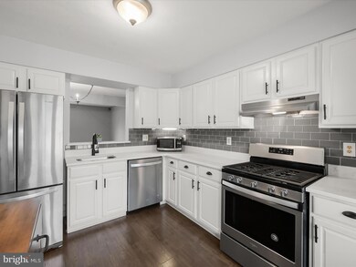 1217 Seron Ct, Sykesville, MD 21784 - photo 2