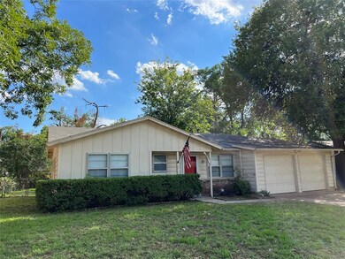 725 Oak Dr, Hurst, TX 76053 - photo 4