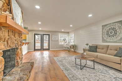 405 Meadow Ln, Kingsport, TN 37663 - photo 5