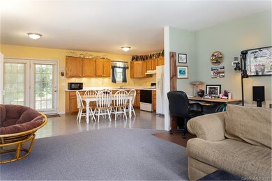115 S Rowe Rd, Hendersonville, NC 28792 - photo 2