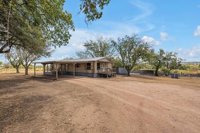 216 Hamilton Ln, Fredericksburg, TX 78624 - photo 4