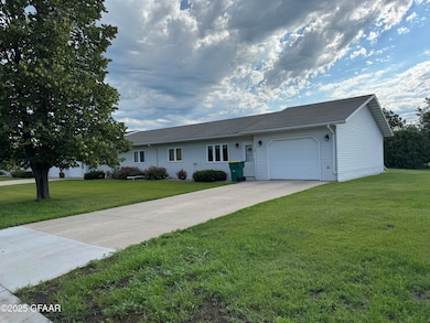 213 9th Ave SE, Mayville, ND 58257 - photo 3