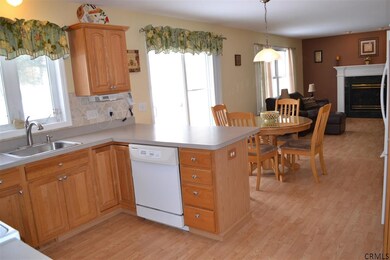 6950 Suzanne Ct, Schenectady, NY 12303 - photo 2