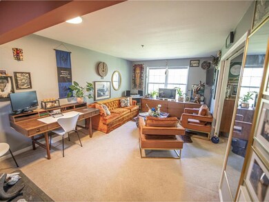 323 Hildred Dr unit 323, Burlington, VT 05401 - photo 6