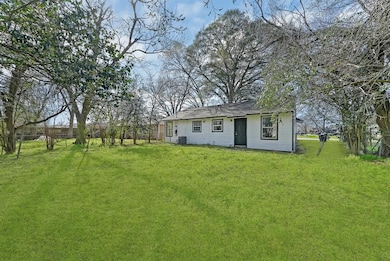 7609 Saint lo Rd, Houston, TX 77033 - photo 5