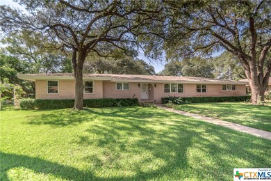 919 E Cedar St, Seguin, TX 78155 - photo 3