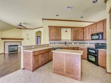 932 Elm Creek Dr, Moore, OK 73160 - photo 7