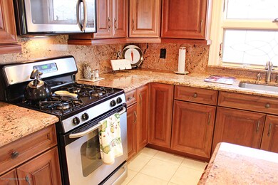 326 Caswell Ave, Staten Island, NY 10314 - photo 6