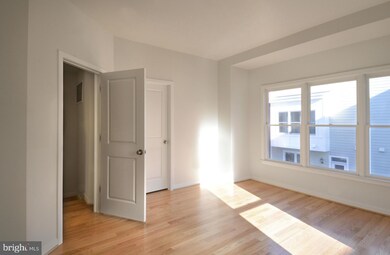 909 Parker Gray School Way unit DUNCAN, Alexandria, VA 22314 - photo 4