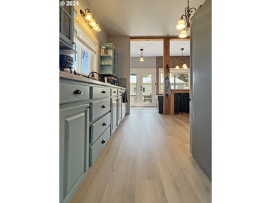 220 W Center St, Heppner, OR 97836 - photo 3