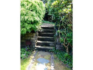 Yard/Garden. HIDDEN GARDEN!