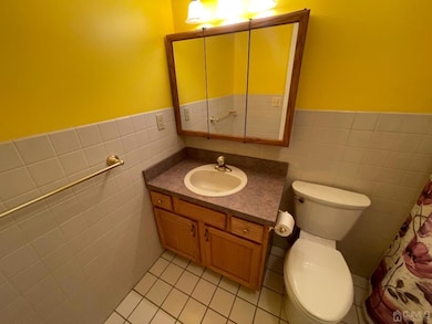 402 Newport Ct, Fords, NJ 08863 - photo 6