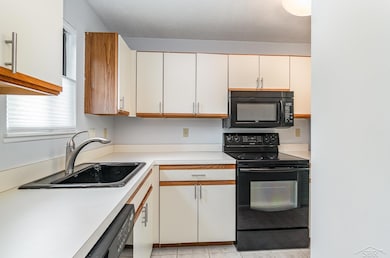 301 S Walnut St unit 301, Bay City, MI 48706 - photo 3