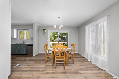 4652 Hitching Post Ct, Davenport, IA 52806 - photo 4