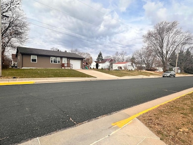 333 S Hickory St, Mauston, WI 53948 - photo 3