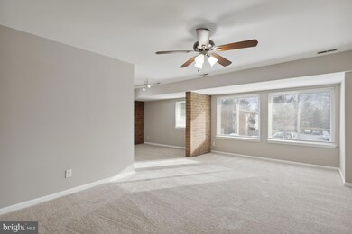 19315 Club House Rd unit 301, Montgomery Village, MD 20886 - photo 5