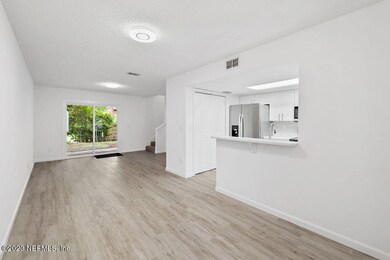 7640 Melissa Ct N, Jacksonville, FL 32210 - photo 4