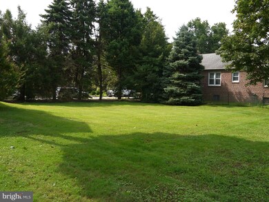 317 Gorsuch St, Folsom, PA 19033 - photo 2