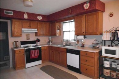 139 Bainbridge Cir, Reading, PA 19608 - photo 5