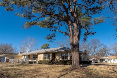 113 W Russell Ave, Bonham, TX 75418 - photo 3