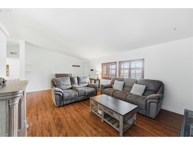 260 21st St SE, Albany, OR 97322 - photo 4